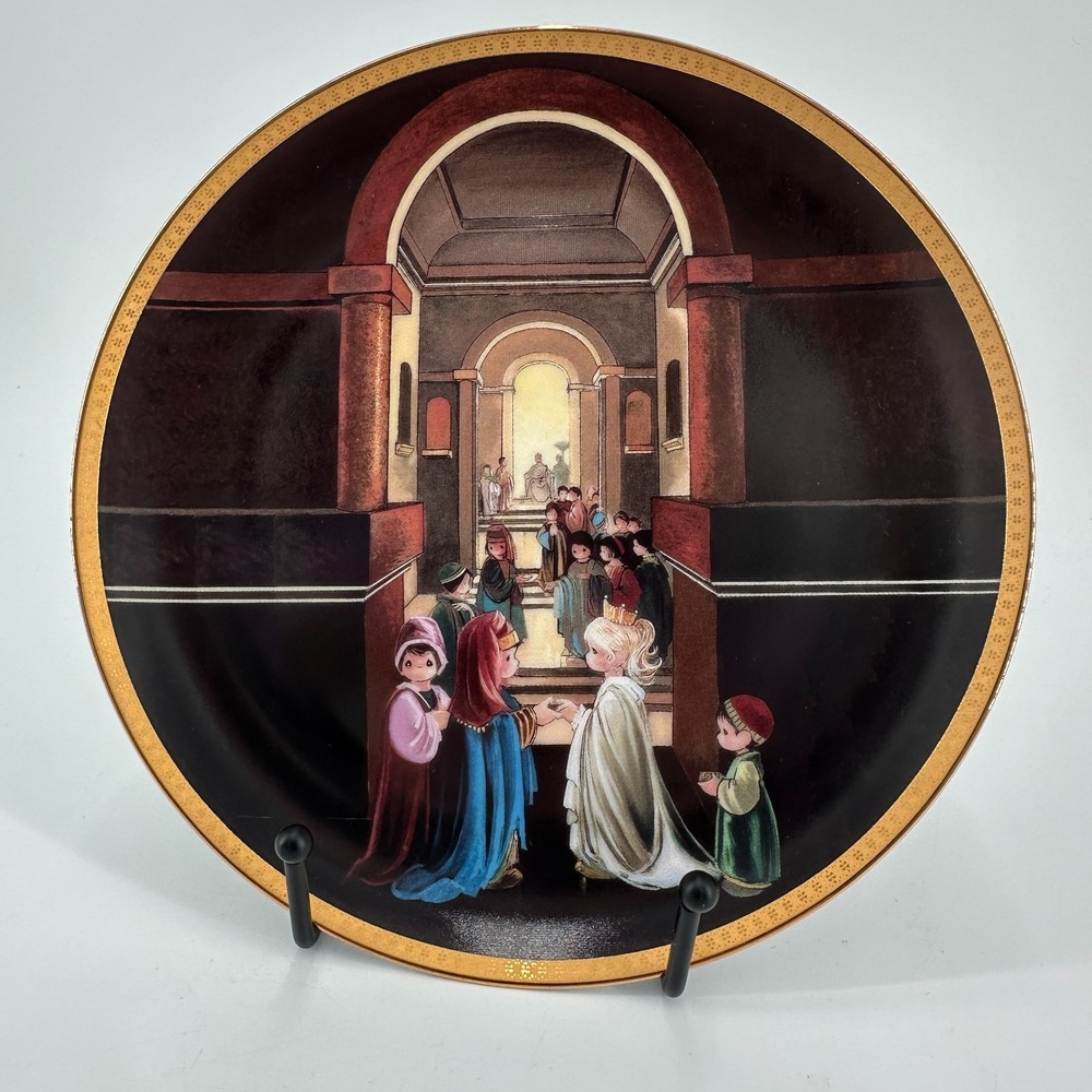Vintage Precious Moments 'Esther's Gift to Her People' 7.5" Collector Plate